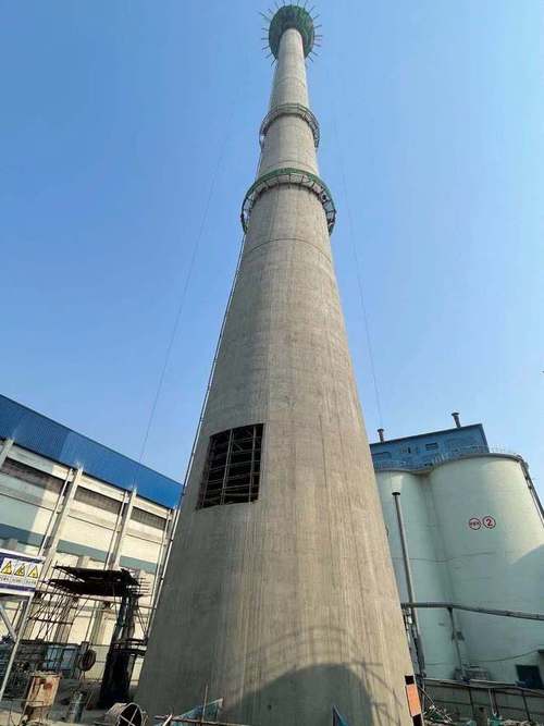 10鋼絲繩是獨立懸架于房屋建筑上端,當作業繩破裂時往往避免座板及